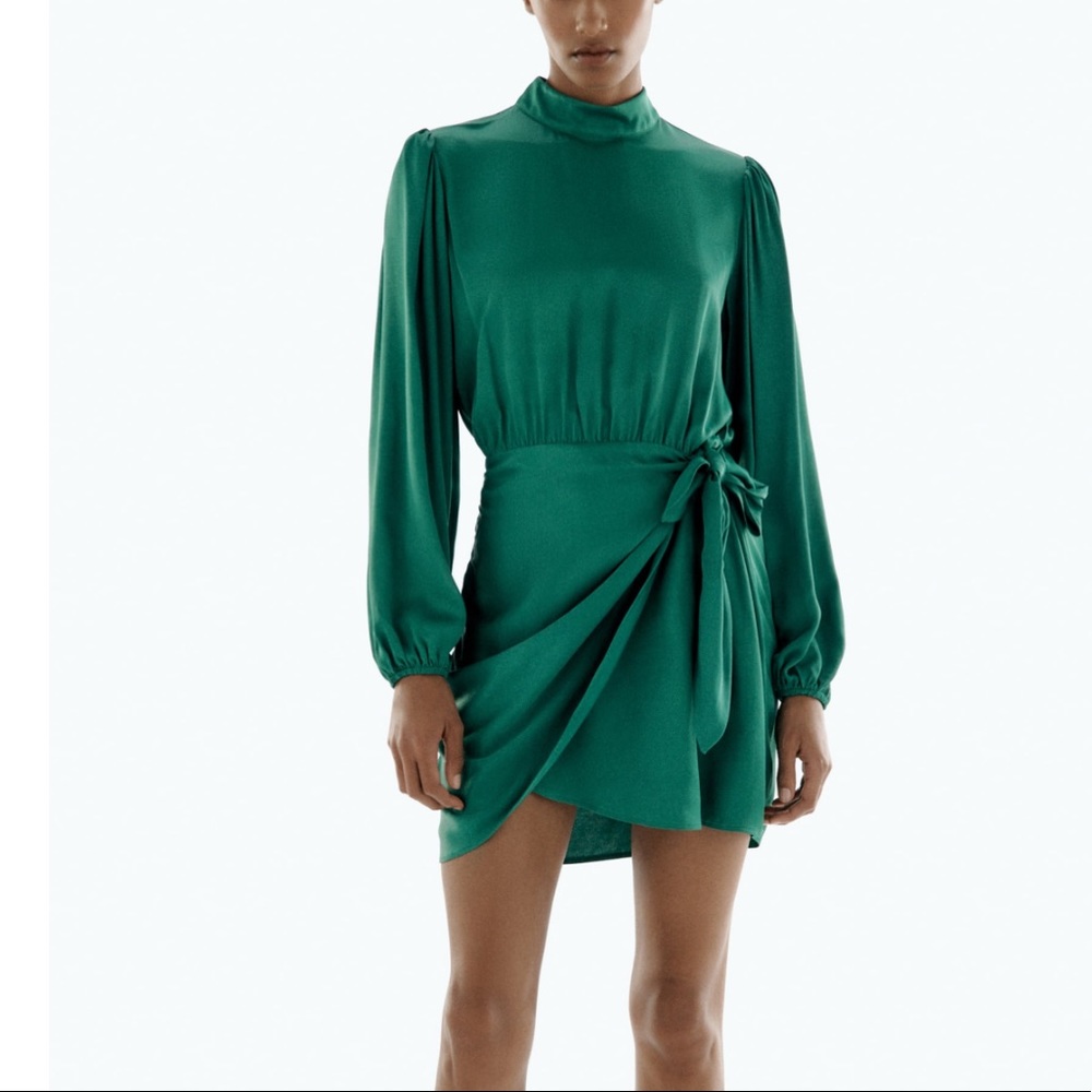Green mock neck short dress